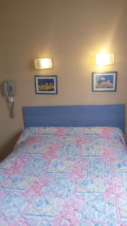 Central Hotel Saint-Priest  Room photo
